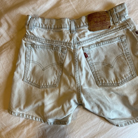 Vintage Levi’s Denim shorts in lightest blue! - Picture 7 of 8